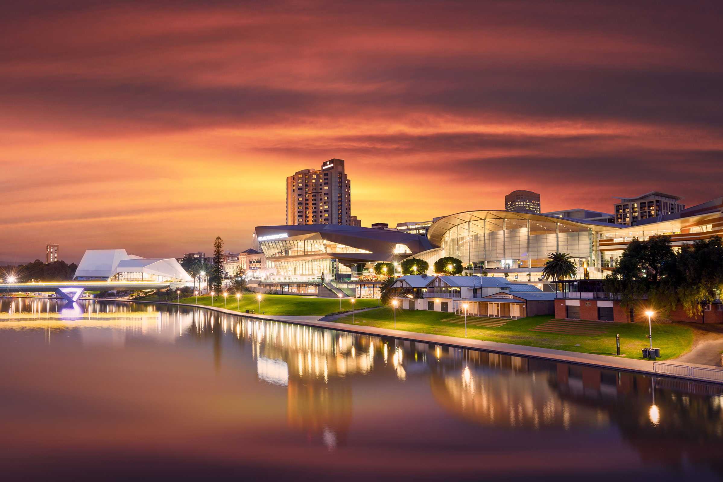A night Image of the river Torrens in Adelaide.